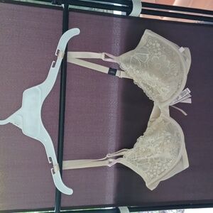 🏍 New Victoria's Secret White Lace Bra